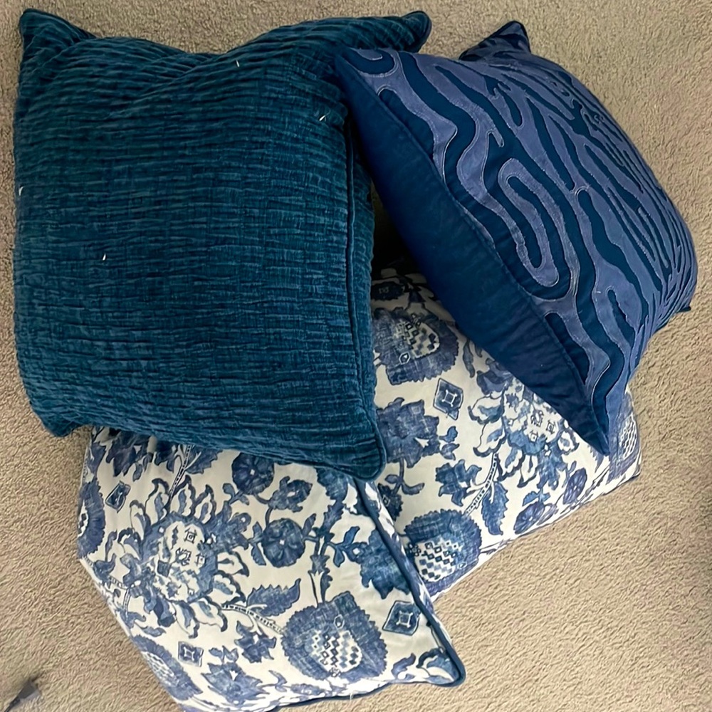 Navy blue accent pillows